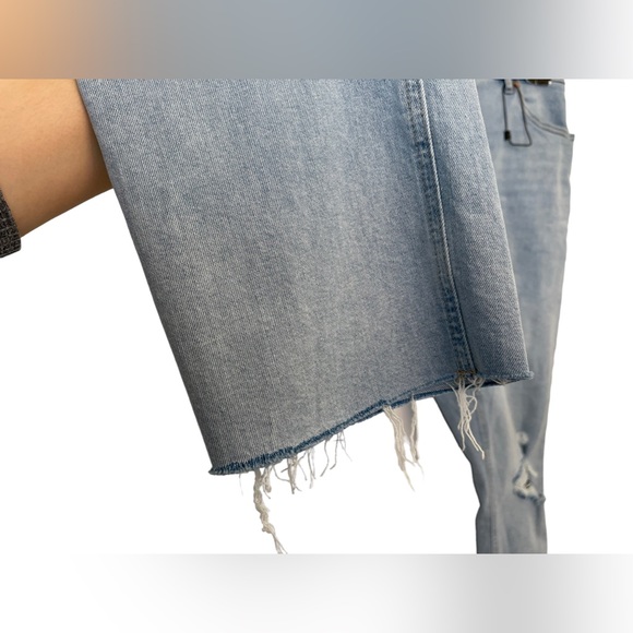 NWT Mom Jeans Curvy Supper Hi Rise Distressed Raw Hem Light washed  Size12 - Picture 3 of 16